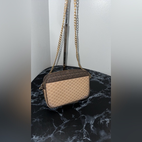 Michael Kors Jet Set Charm East West Camera Crossbody Camel Beige AUTHENTIC - Picture 5 of 10